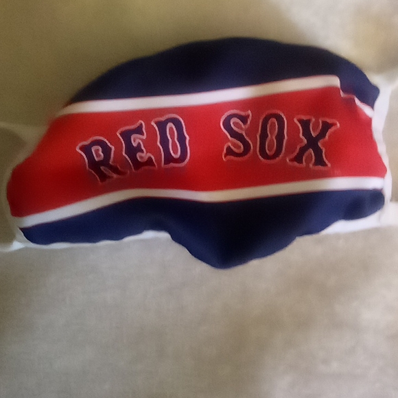 2 BOSTON RED SOXS LITTLE KIDS MASKS NWOT - Picture 2 of 4